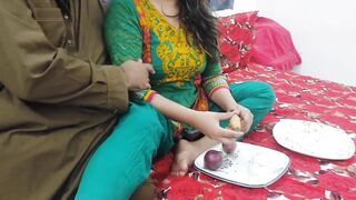 XXX Desi Helping My Stepmom In Cutting Vegetable Than Fucking Her Big Ass Cheating My Stepdaddy Clear Hindi Audio - 2 image