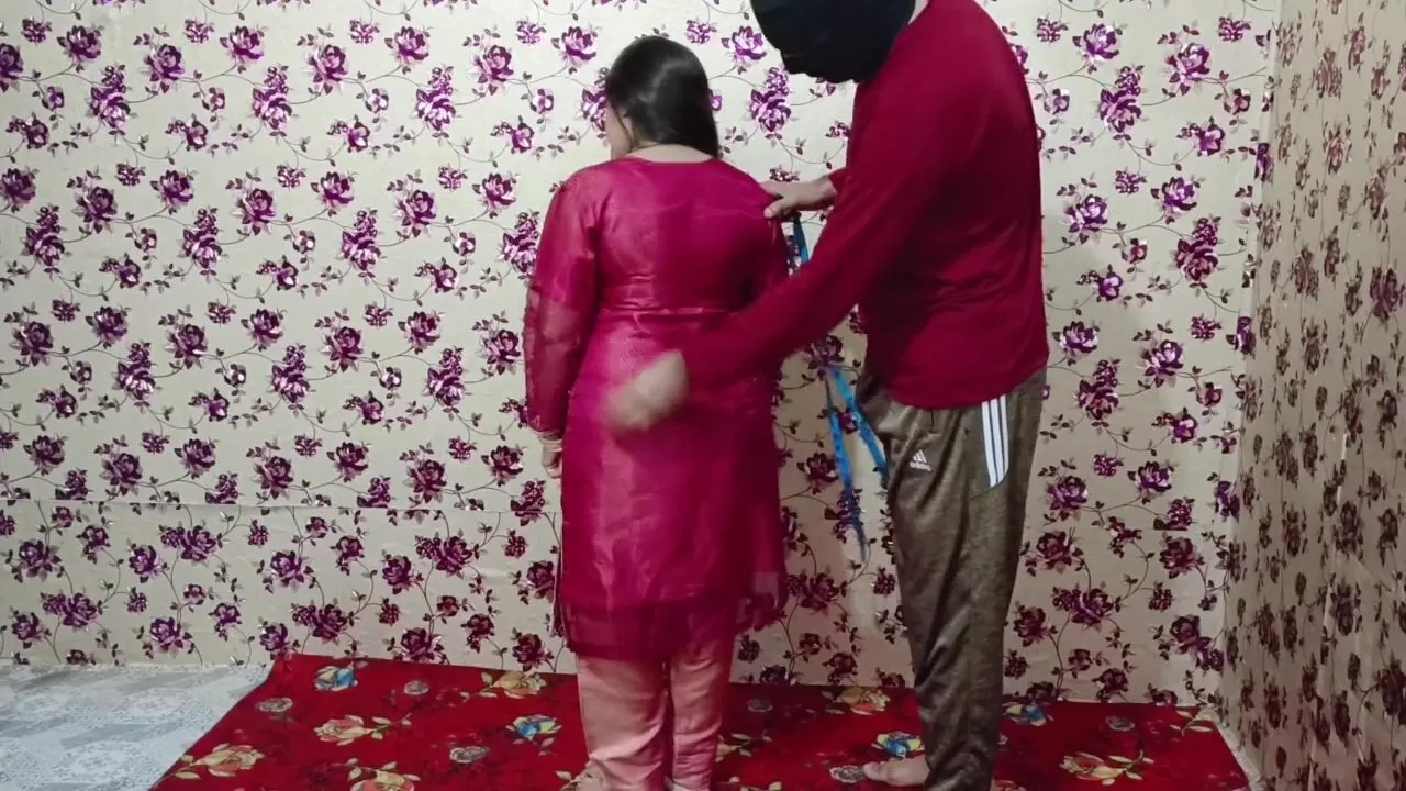 Tailor Sex with Beautiful Indian Bhabhi watch online picture photo