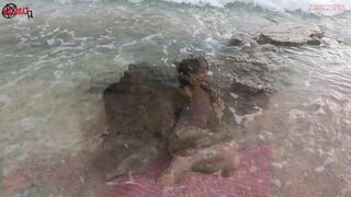 Sissi plays with her pussy underwater in Sharm el Sheikh - 4 image