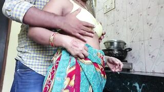 Bartan dho rahi Kamwali Bai ko sahab ne choda - 6 image