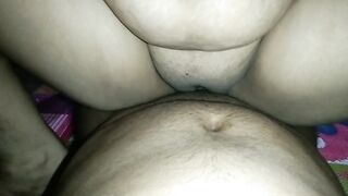 Moti aunty ko ghar jaakr chudai kiya.