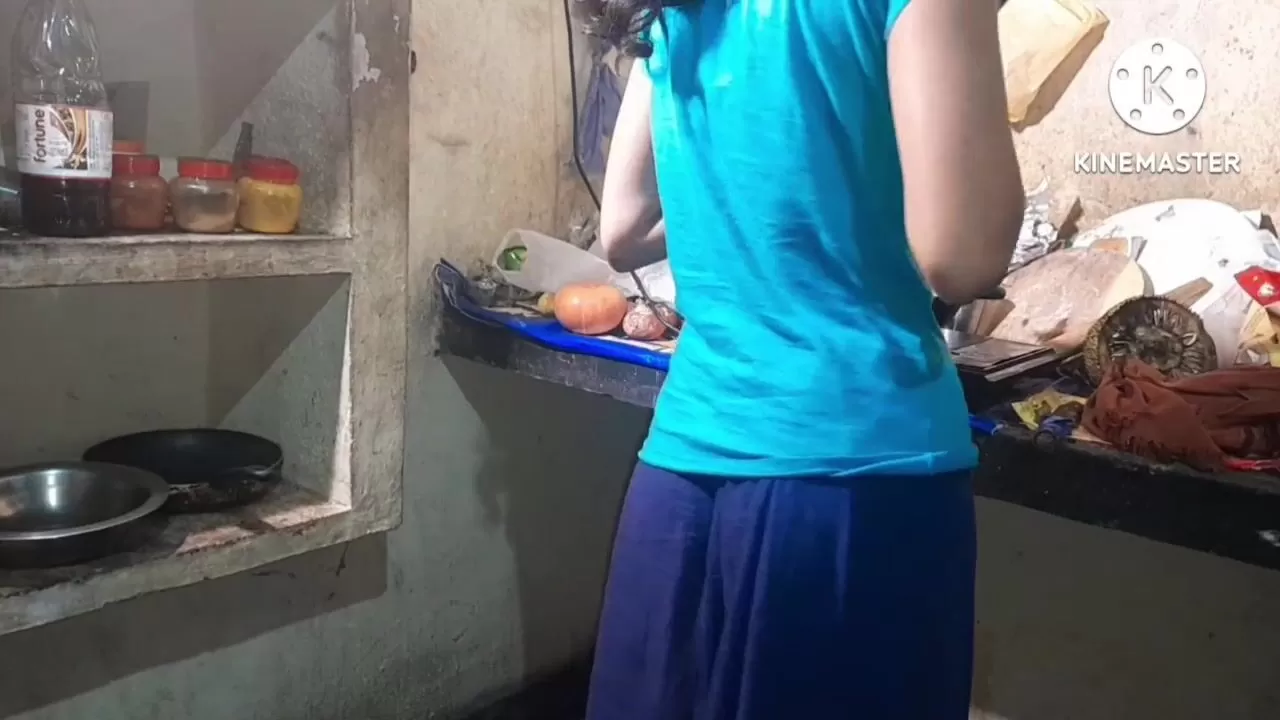 Indian desi bhabhi got fucked while cooking in kitchen watch online