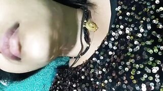 Desi bhabhi ki chut me ungli karke siskiya nkkali