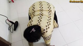 (Telugu Maid Ko Jabardast Choda) Desi Maid Fucked by the owner with condom while cleaning Room - Huge Cum wild - 1 image