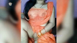 Desi hot bhabhi Big boobs showing dirty talking