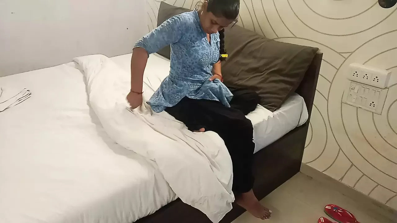 Bedroom Sex Jabardasti - Sali ko choda Jija ne Jabardasti hotel me watch online
