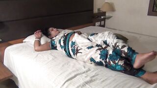 Desi saree girl Riya masturbate on bed - 4 image