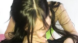 My stepsister loses the bet with me and the very horny one ends up giving me a great blowjob - Porn in Spanish - 4 image