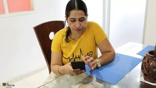 My friend the horny fucks the pussy in exchange for a favor - porn in Spanish