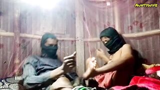 Desi Indian old bhabhi ki chudai Kiya doggy style mein - 13 image