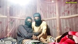 Desi Indian old bhabhi ki chudai Kiya doggy style mein - 6 image