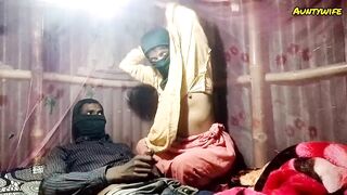 Desi Indian old bhabhi ki chudai Kiya doggy style mein - 8 image