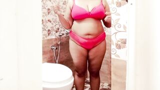 Indian Big Boobs Disha Bhabhi Showing Her Wet Body to Her Devar in Live Cam