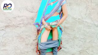 Desi bhabhi ne saree show karke dikhaya palambar valo ko aur unse chudai bhi karaya ghar me jake - 6 image