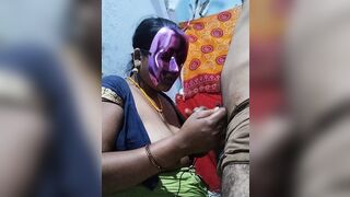 Desi mosi ko lund dikhaya to boli tumhara lund kita mota ha ma Puri lungi - 1 image