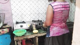 Devar Ne Bhabhi Ko Kitchen Me Choda Khana Banate Hue With Hindi Audio - 2 image