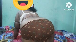 Desi bhabi payal ki chutt me bengan daal ke Diya..