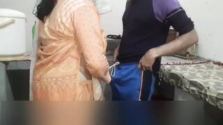 Pregnant Stepmom ko kitchen me choda - Desi Sex video