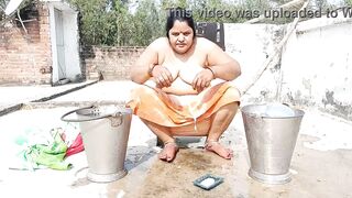 Aunt bathed in front of her son, this is Kalyug. - 8 image