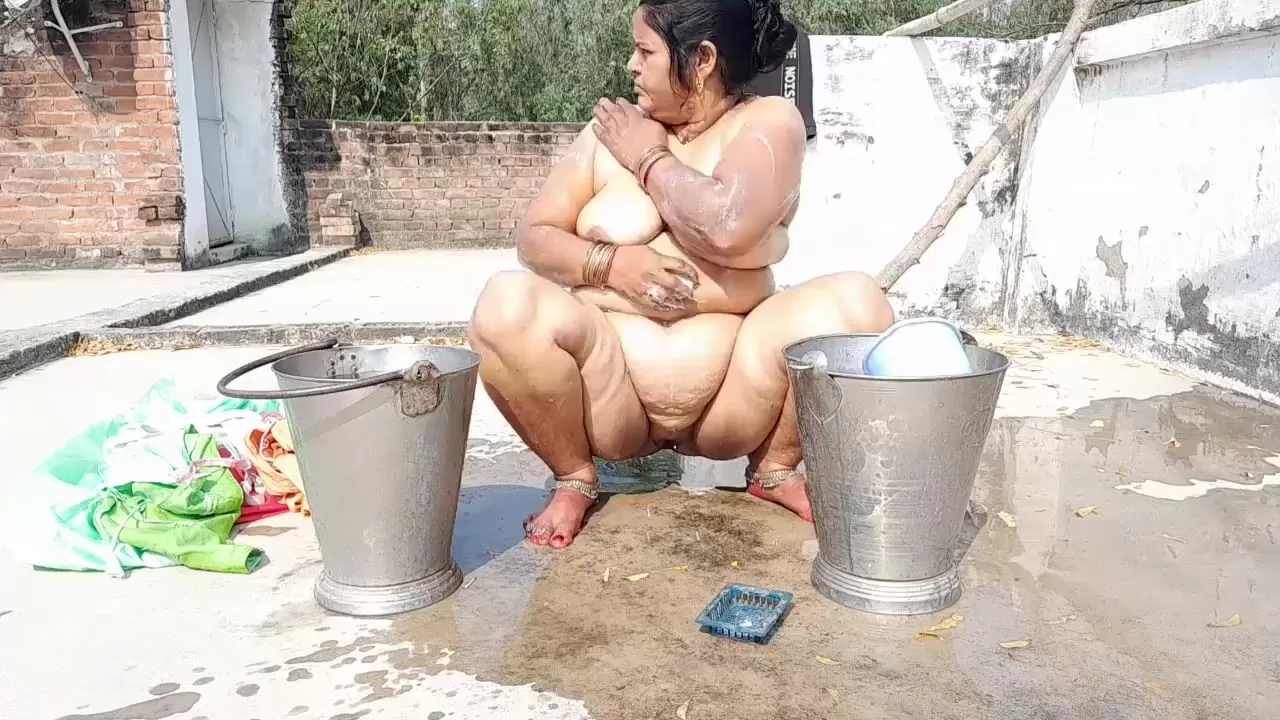 Kalyug Sex Video - Aunt bathed in front of her son, this is Kalyug. watch online