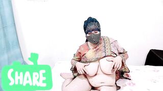 Desi Aunty Apni Moti Gand main ungli kr rahi hai