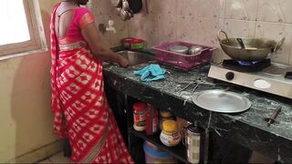 Desi bhabhi ne kitchen me apne naukar ke sath Kiya Ganda kam - 3 image