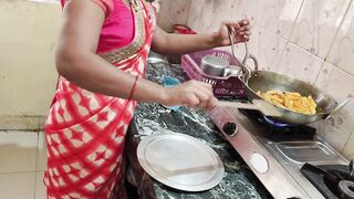 Desi bhabhi ne kitchen me apne naukar ke sath Kiya Ganda kam - 4 image