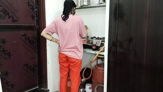 Khana bnane Vali ladki ko choda