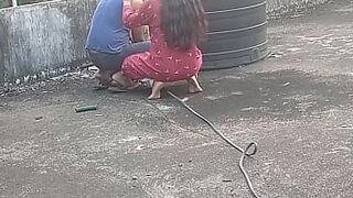 Motor pump ready boy came to give pussy fuck in Hindi instead of payment - 1 image