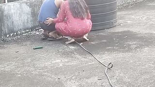 Motor pump ready boy came to give pussy fuck in Hindi instead of payment