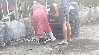 Motor pump ready boy came to give pussy fuck in Hindi instead of payment - 3 image