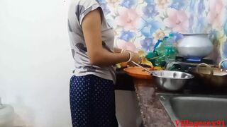 Wife ko red saree pe kitchen main sex Kiya - 1 image