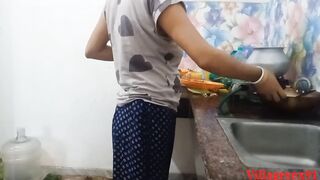 Wife ko red saree pe kitchen main sex Kiya - 12 image