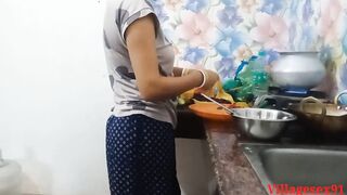 Wife ko red saree pe kitchen main sex Kiya - 3 image