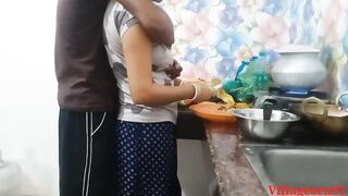 Wife ko red saree pe kitchen main sex Kiya - 4 image