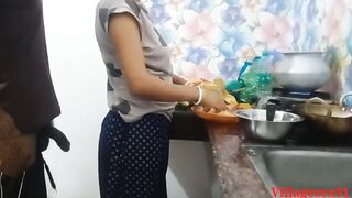 Wife ko red saree pe kitchen main sex Kiya - 6 image