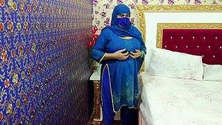 Huge Tits Pakistani Curvy Milf Masturbating - 1 image