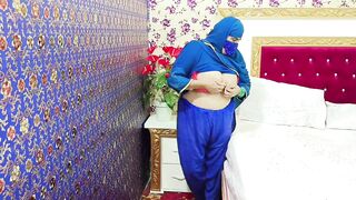Huge Tits Pakistani Curvy Milf Masturbating - 4 image