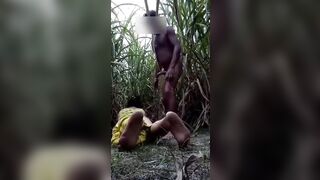 Desi ladki ki chudai ganne ke khet me, - 5 image