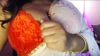 Desi Hot Boobs Bra Show