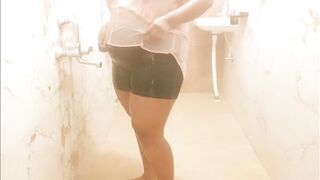 Sexy south Indian maid showing boobs - 3 image