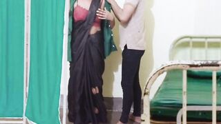 In the doctor's chamber of the hospital, the ward boy the doctor a lot - 3 image