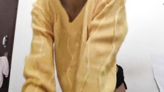 Desi girl showing her boobs and masturbating - 7 image
