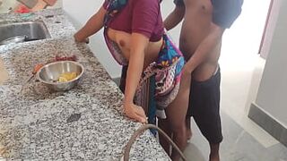 Indian aunty ko kitchen pe husband ne pelke chuda, Indian Big boobs bhabhi sex affairs in kitchen - 1 image
