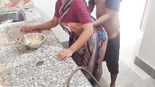 Indian aunty ko kitchen pe husband ne pelke chuda, Indian Big boobs bhabhi sex affairs in kitchen - 5 image
