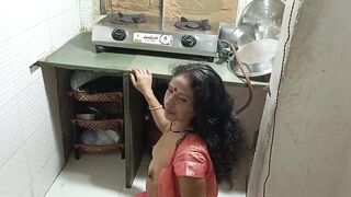 Big Boobs Fucked indian Bhabhi Wearing Saree In The Kitchen