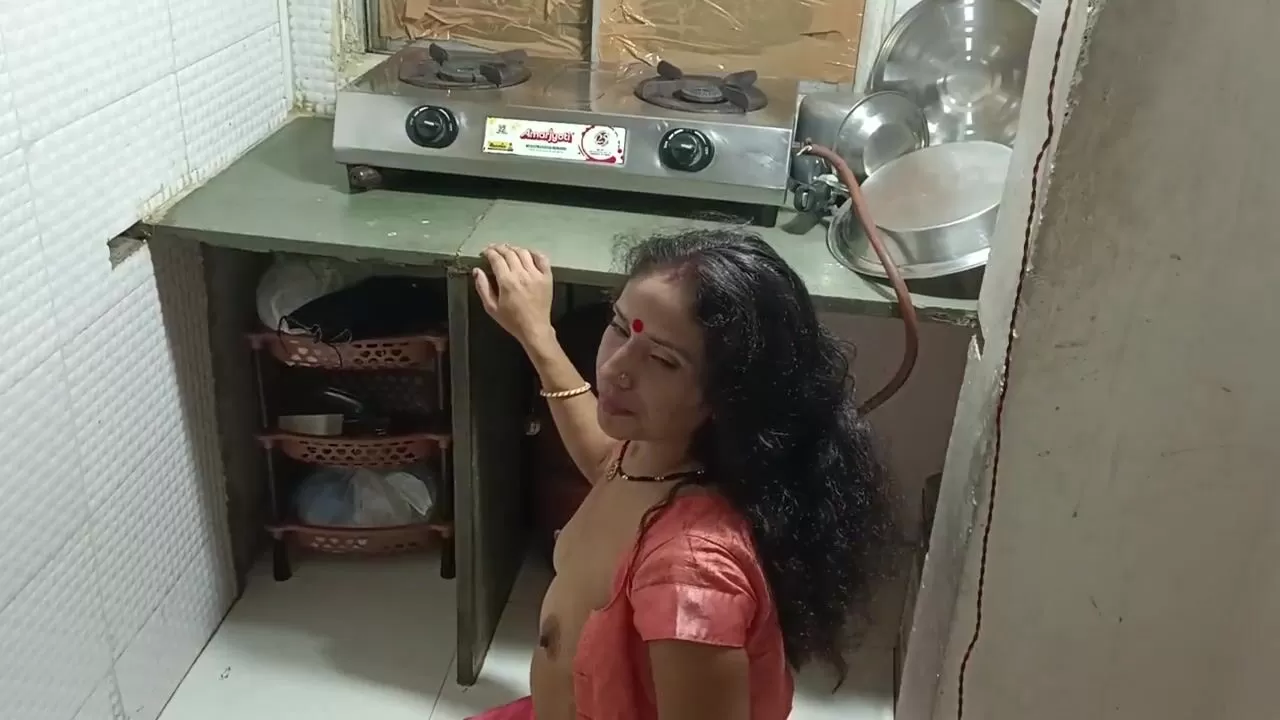 Indian Wife Fuck In Saree - Big Boobs Fucked indian Bhabhi Wearing Saree In The Kitchen watch online