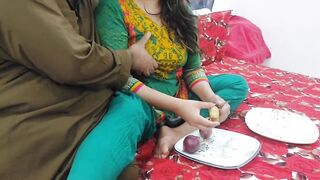 Helping My Stepmom Cutting Onions Than Fucking Her Big Ass Cheating My Stepdaddy With Hindi Audio - 2 image