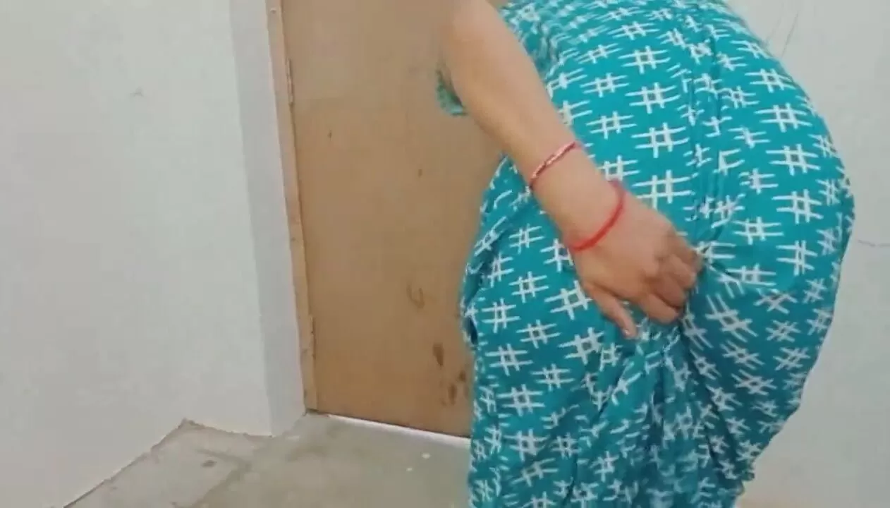 Indian bhabhi changing clothes and rubbing pussy hole watch online photo