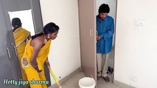 Desi kam wali bai ke sath makan malik ne kiya khub ghapa ghap